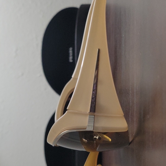 2 pair of Prada sunglasses - Picture 4 of 6